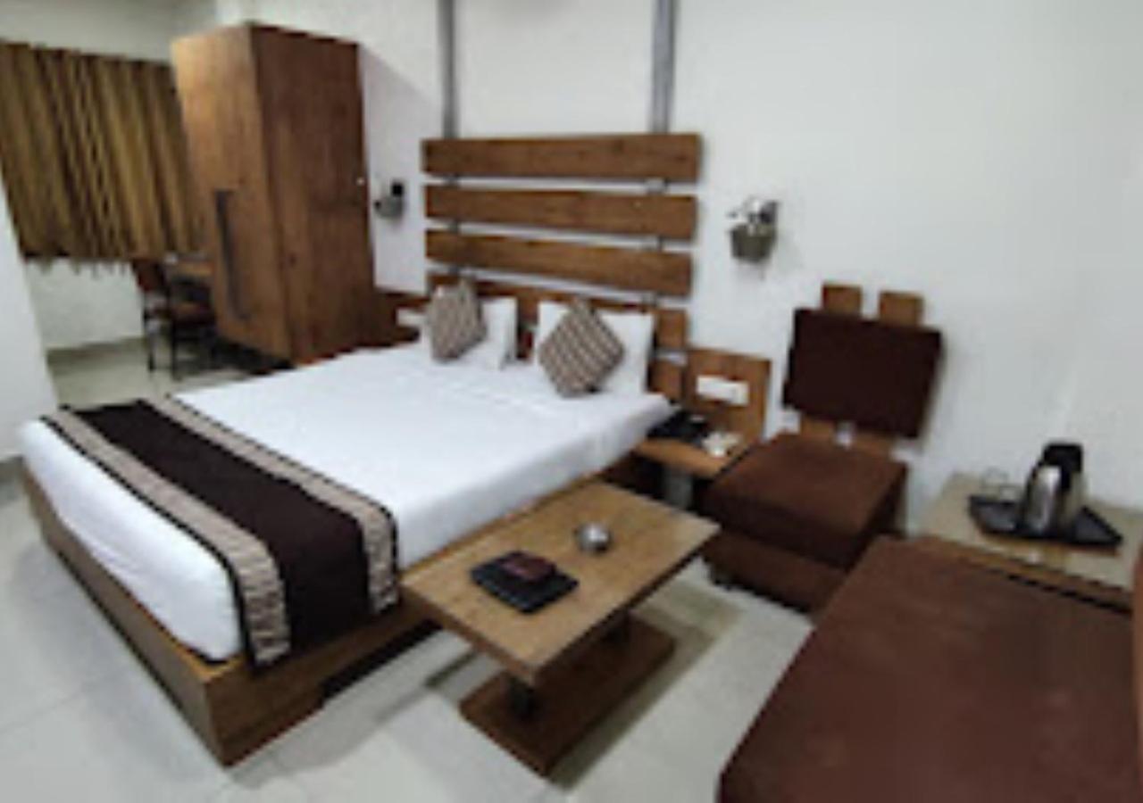 Hotel Siddharth Premiere Chandrapur Экстерьер фото