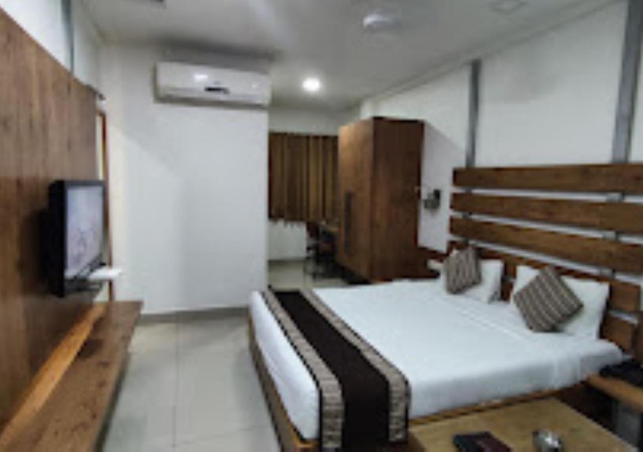 Hotel Siddharth Premiere Chandrapur Экстерьер фото